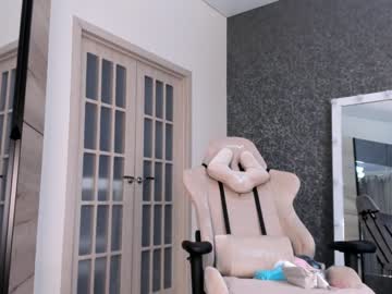 Naked cam girl aura_kiss image #1988267