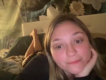 petite_m_glory naked cam