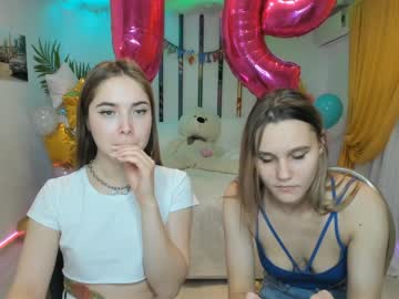 Naked cam couple kira_vong image #339755