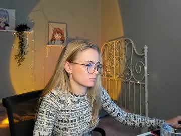 Naked cam girl linellali image #2474187