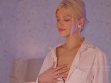 Naked cam girl _2strangers image #2477396