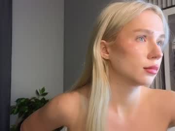 _scarletlove naked cam