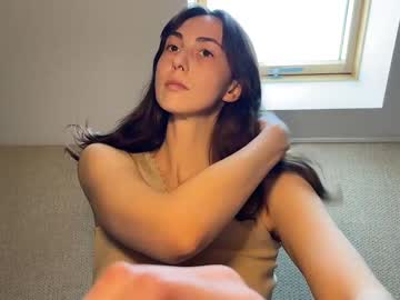 Naked cam girl aevra image #4001546