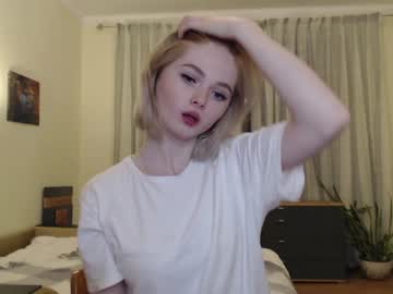 Naked cam girl yvaine777 image #839258