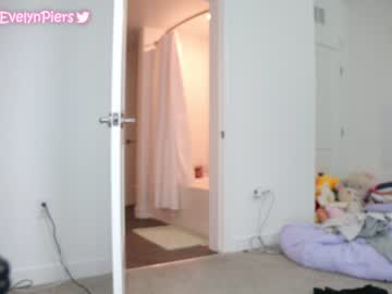 Naked cam girl evelynpiers image #1667266