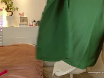 Naked cam girl jadebi image #3650088