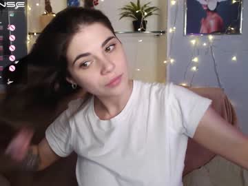 Naked cam girl bella_foryou image #3775840