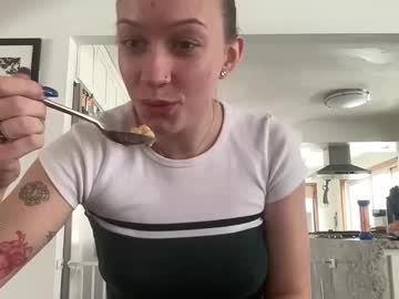 carlyy13 naked cam