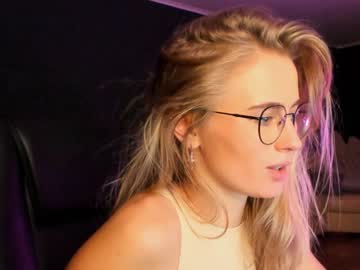 Naked cam girl linellali image #2933765