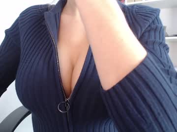 Naked cam girl drink_my_juices image #1188959