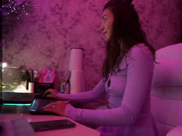 Naked cam girl kronniekray image #2092007