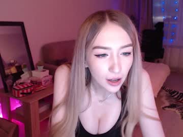 Naked cam girl gudeeetama image #251214