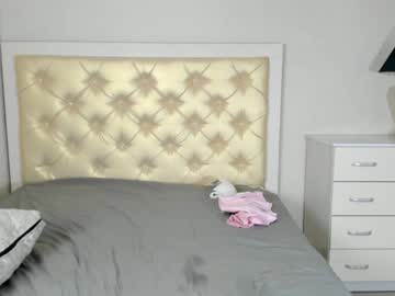 Naked cam girl kare_maya image #1197315