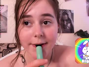 Naked cam girl emilia_me image #1590898