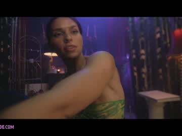 Naked cam girl lucieoude_ image #2391561