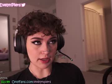 Naked cam girl evelynpiers image #2485265