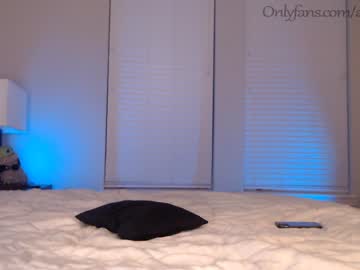 Naked cam couple ari_lovexo image #2935672