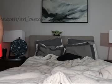 Naked cam couple ari_lovexo image #3224119