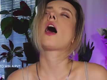 Naked cam girl _yvie_ image #2488336
