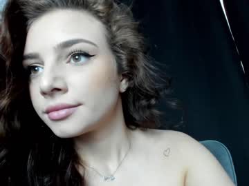 Naked cam girl 9harlotte99 image #3805505