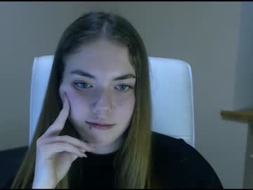 Naked cam girl zoey_deuttch image #3677757
