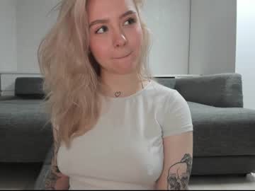 Naked cam girl honey_sunshine image #2110145