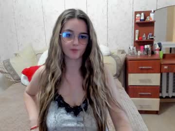Naked cam girl emmika_ image #3161406