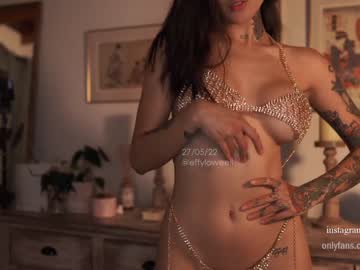 Naked cam girl effyloweell image #1859524